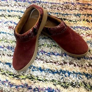 Dansko suede wine colored mules